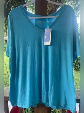 Fit Collective Women's V-Neck Short Sleeve Top Size 3x Light Blue